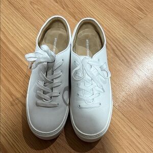 Amazon Essentials White Canvas Sneakers size 8 1/2 white.-S16